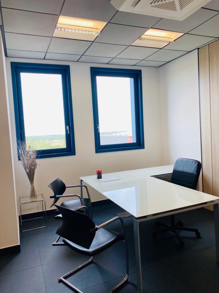 Foto di ufficio direzionale utilizzabile come day office